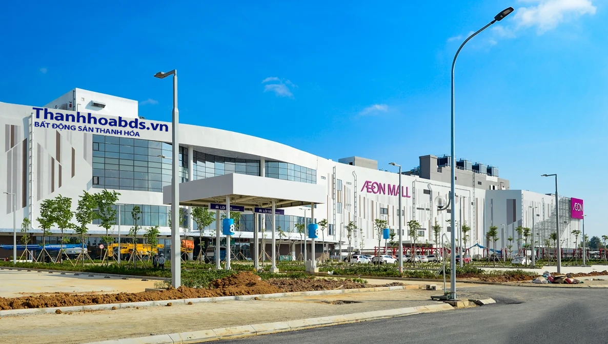 AEON MALL Thanh Hóa rộng 10,5 ha với tổng vốn hơn 4.100 tỷ đồng đã hoàn thiện 99% tiến độ. Cập nhật vị trí, quy mô và hình ảnh mới nhất trước ngày mở cửa.
