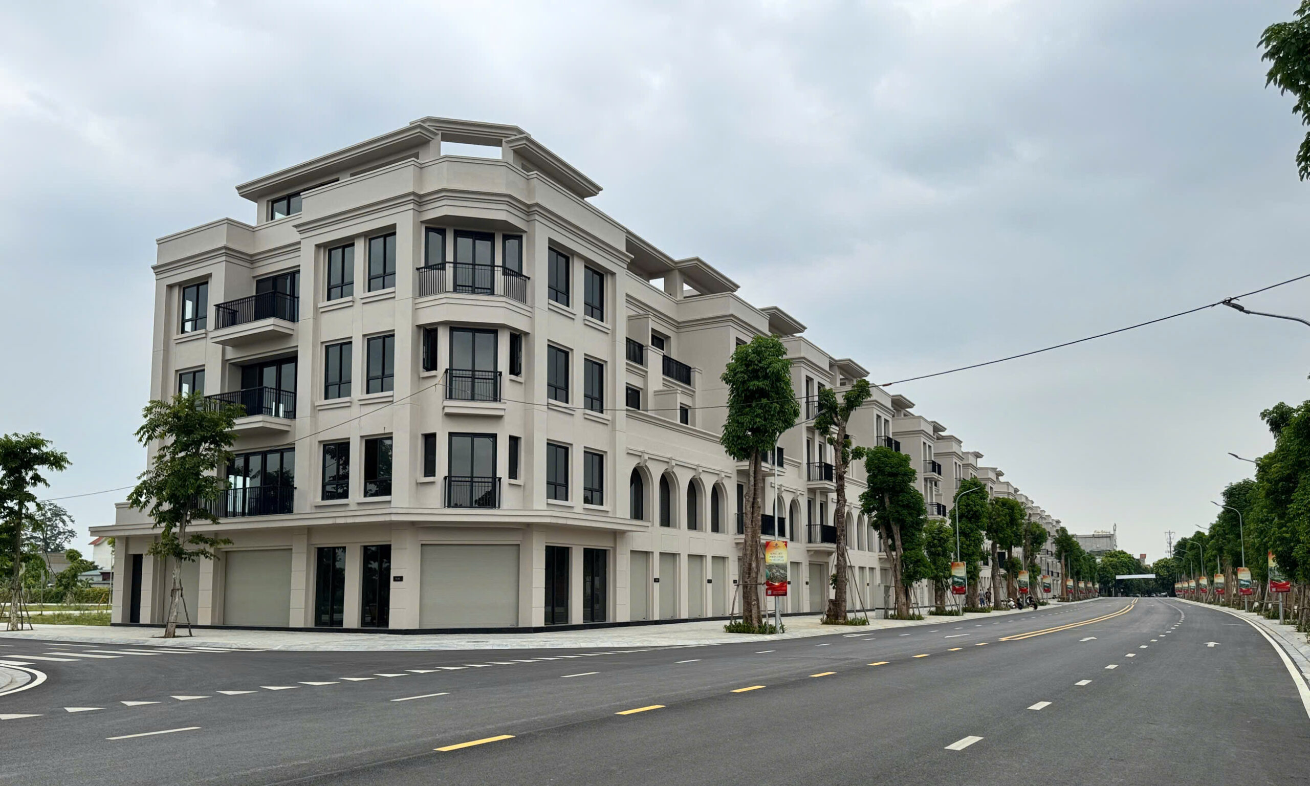 cho thuê shop Heragon City diện tích 100 108m2